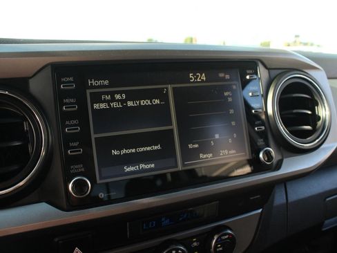 Used 2021 Toyota Tacoma SR5 AWD/4WD image 28