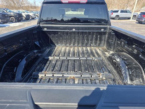 Used 2021 Chevrolet Silverado 2500 Custom w/ Custom Value Package image 8