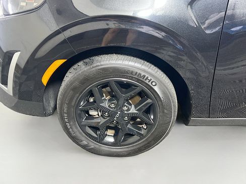 Used 2023 Kia Soul LX w/ LX Technology Package image 13