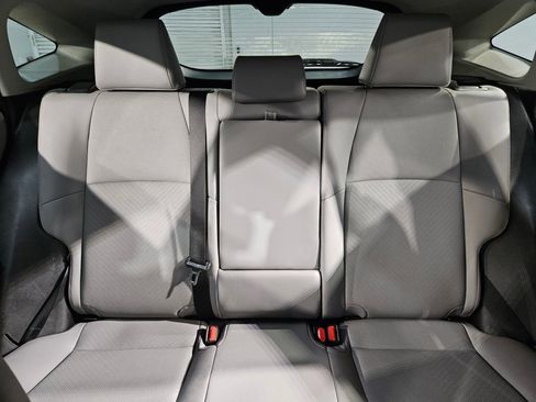 Used 2023 Toyota Venza Limited image 13