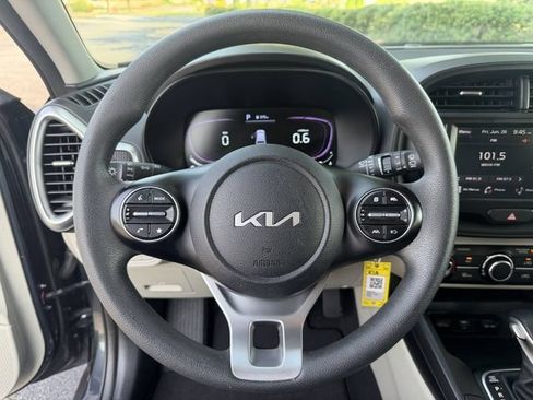 Certified 2023 Kia Soul LX w/ LX Technology Package FWD image 14