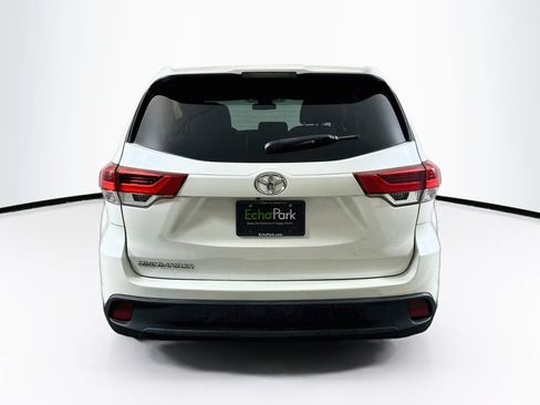 Used 2019 Toyota Highlander LE FWD image 7