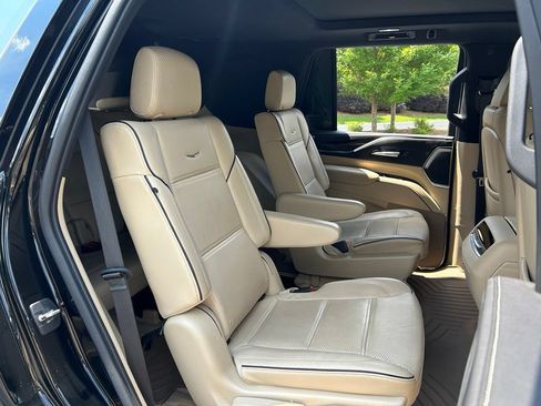 Used 2022 Cadillac Escalade Premium Luxury w/ Performance Package AWD/4WD image 50