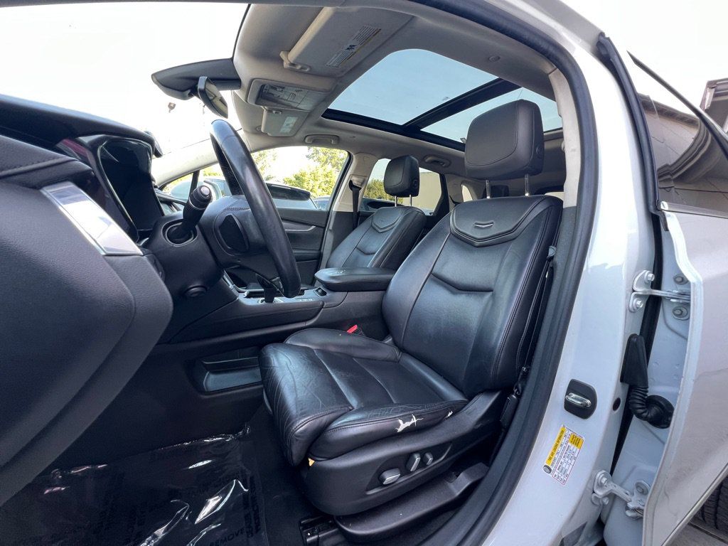 Used 2017 Cadillac XT5 Luxury w/ Driver Awareness Package AWD/4WD image 12