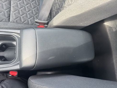 Used 2025 Nissan Kicks SV image 24