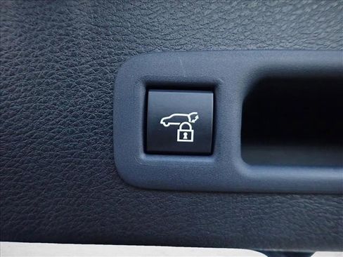 Used 2025 Toyota Sienna Platinum image 8