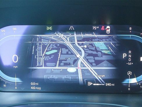 Used 2025 Volvo XC60 B5 Plus image 23