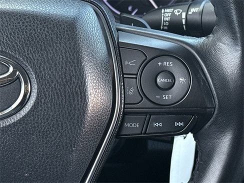 Used 2020 Toyota Camry SE image 14