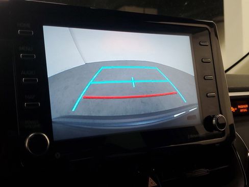 Used 2021 Toyota Corolla LE image 29