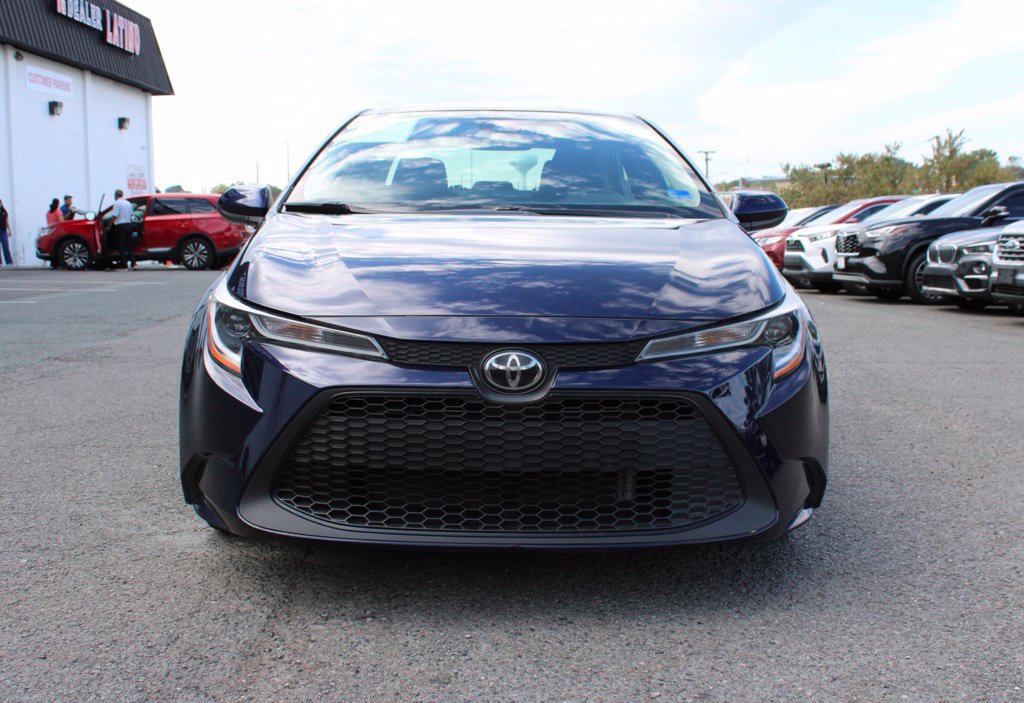 Used 2022 Toyota Corolla LE FWD image 2
