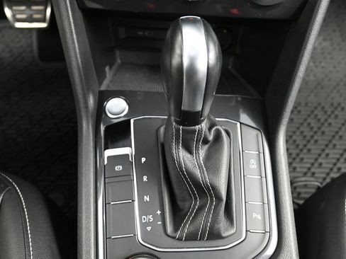 Used 2021 Volkswagen Tiguan SE R-Line image 18