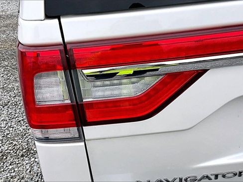 Used 2017 Lincoln Navigator Reserve image 26