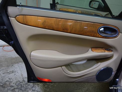 Used 2000 Jaguar XJ8 image 8