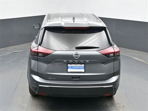 Used 2025 Nissan Rogue SV image 39