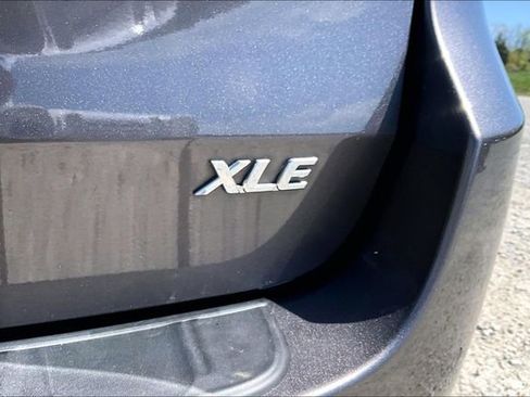 Used 2020 Toyota Sienna XLE w/ XLE Navigation Package FWD image 14