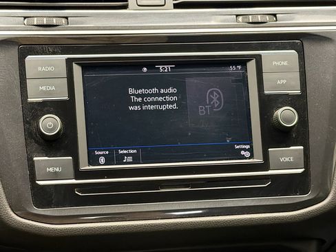 Used 2020 Volkswagen Tiguan S image 9