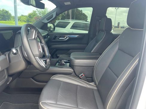 Used 2025 GMC Yukon Elevation AWD/4WD image 5