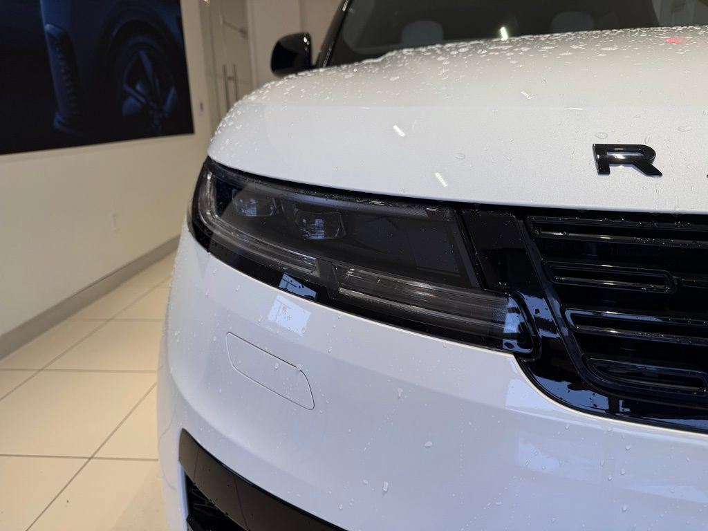 New 2025 Land Rover Range Rover Sport Dynamic SE AWD/4WD image 8