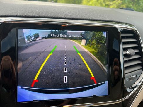 Used 2020 Jeep Grand Cherokee Limited AWD/4WD image 25