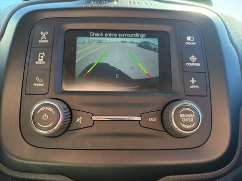 Used 2016 Jeep Renegade Latitude FWD image 23