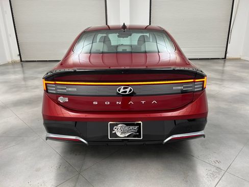 Used 2025 Hyundai Sonata SEL FWD image 8