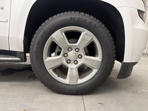 Used 2018 Chevrolet Suburban Premier AWD/4WD image 27