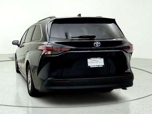 Used 2023 Toyota Sienna LE FWD image 6