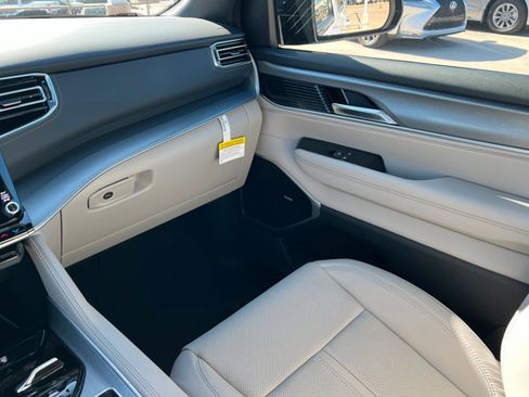 New 2026 Jeep Grand Wagoneer Limited AWD/4WD image 10