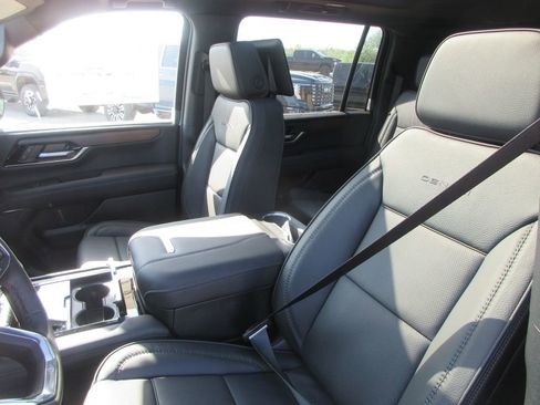 New 2026 GMC Yukon XL Denali w/ Denali Reserve Package image 11