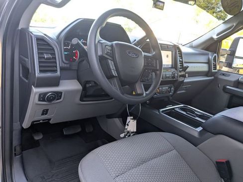 Used 2022 Ford F250 XLT w/ Black Appearance Package AWD/4WD image 2