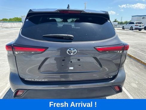 Used 2021 Toyota Highlander LE FWD image 17