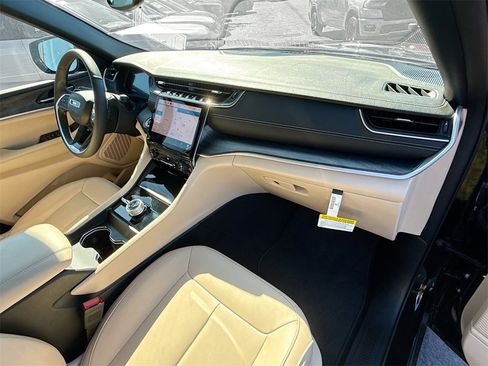 New 2024 Jeep Grand Cherokee Limited image 33