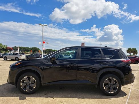 Used 2025 Nissan Rogue SV FWD image 8