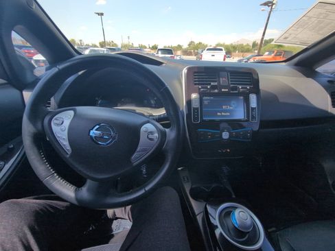 Used 2013 Nissan Leaf SL w/ Premium Pkg FWD image 24