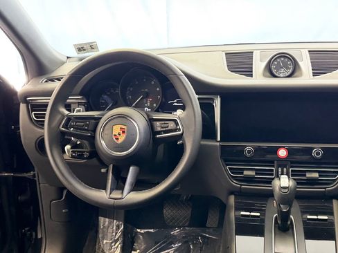 Certified 2023 Porsche Macan AWD/4WD image 20