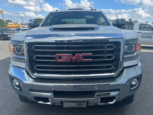 Used 2019 GMC Sierra 2500 SLT w/ Duramax Plus Package AWD/4WD image 2