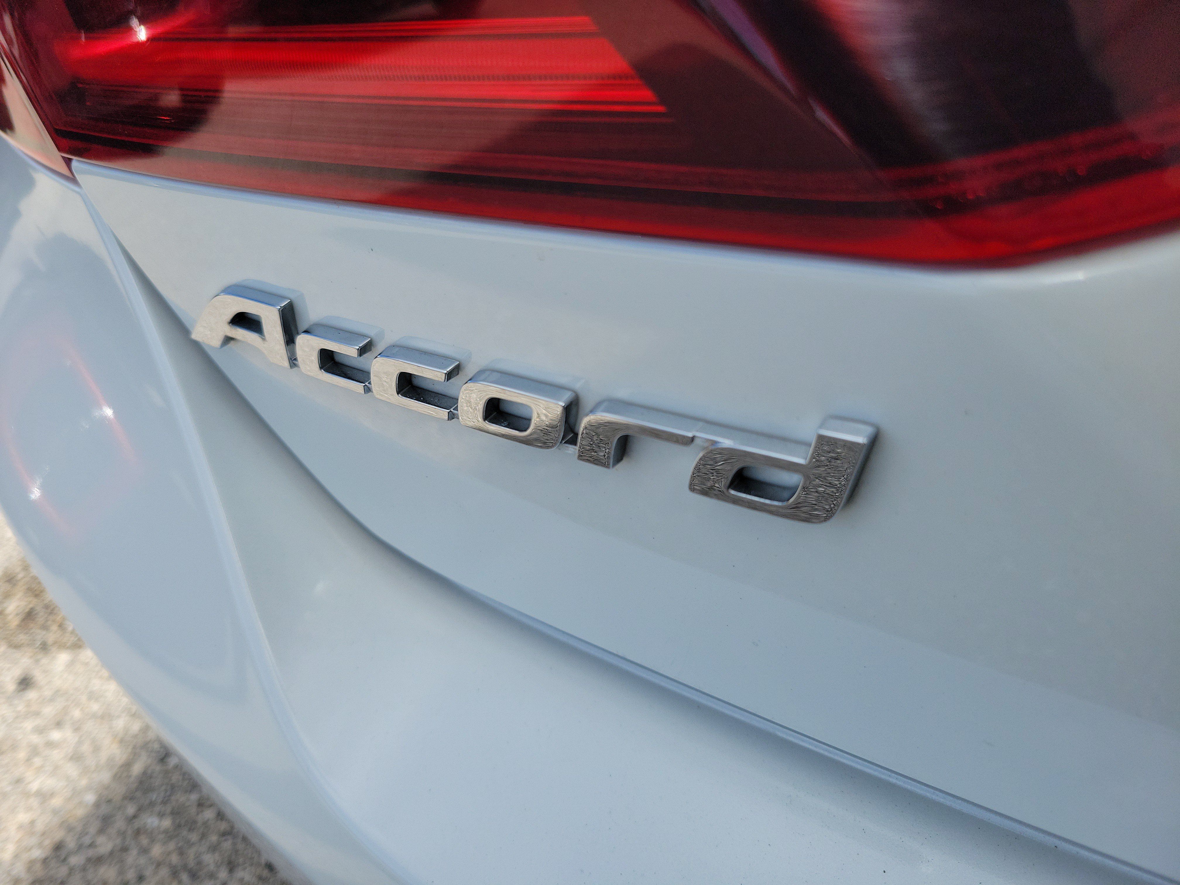 Used 2016 Honda Accord Touring image 9