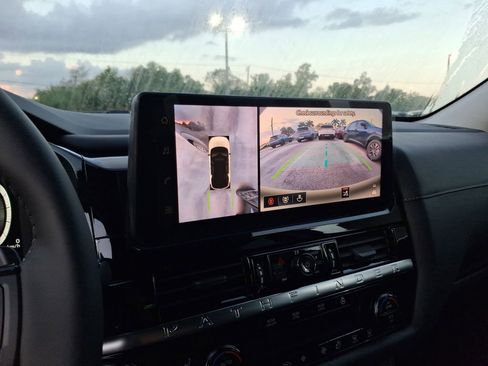 New 2026 Nissan Pathfinder SL FWD image 10