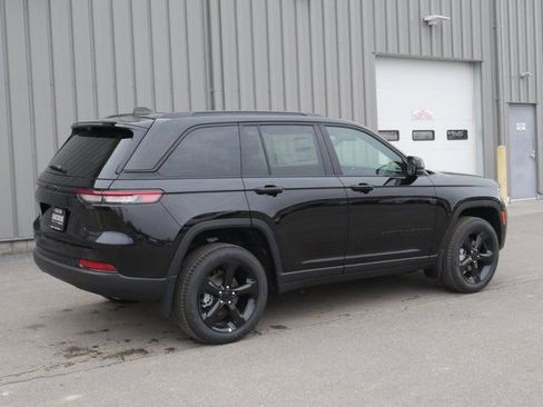 New 2025 Jeep Grand Cherokee Limited w/ Luxury Tech Group II image 13