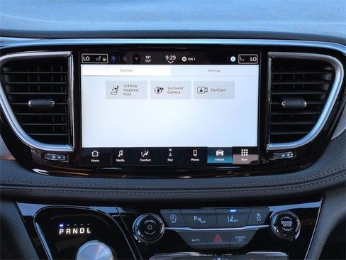 New 2026 Chrysler Pacifica Pinnacle image 17