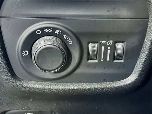 Used 2021 Jeep Grand Cherokee L Laredo image 10