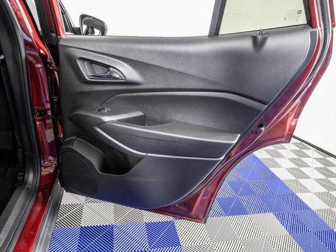 Used 2025 Chevrolet Trax LT w/ LT Convenience Package image 16