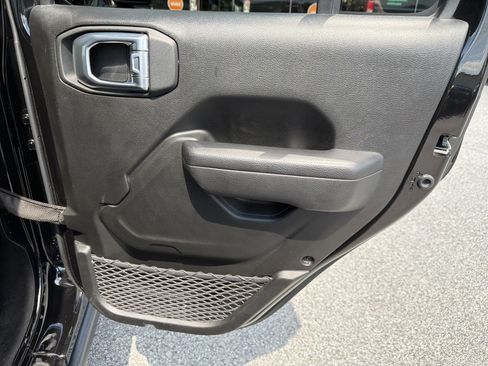 Used 2024 Jeep Wrangler Unlimited Rubicon AWD/4WD image 19