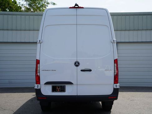 Used 2025 Mercedes-Benz Sprinter 2500 image 9