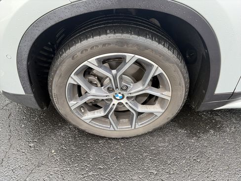 Used 2021 BMW X1 xDrive28i w/ Convenience Package AWD/4WD image 9