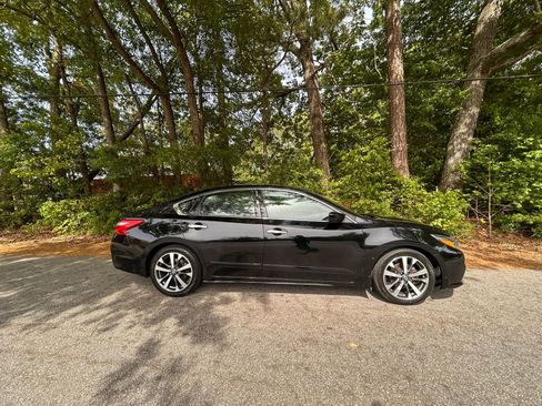 Used 2016 Nissan Altima 2.5 SR FWD image 14