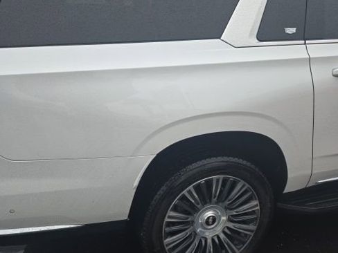 Used 2022 Cadillac Escalade ESV Premium Luxury image 8