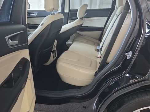 Used 2018 Ford Edge Titanium w/ Equipment Group 302A AWD/4WD image 14
