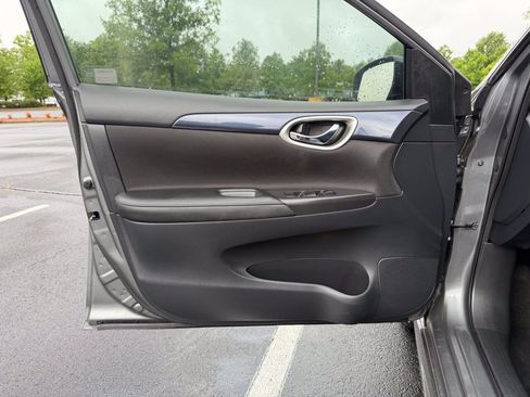 Used 2019 Nissan Sentra SR FWD image 13