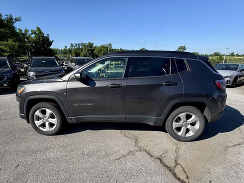 Used 2018 Jeep Compass Latitude w/ Popular Equipment Group AWD/4WD image 2